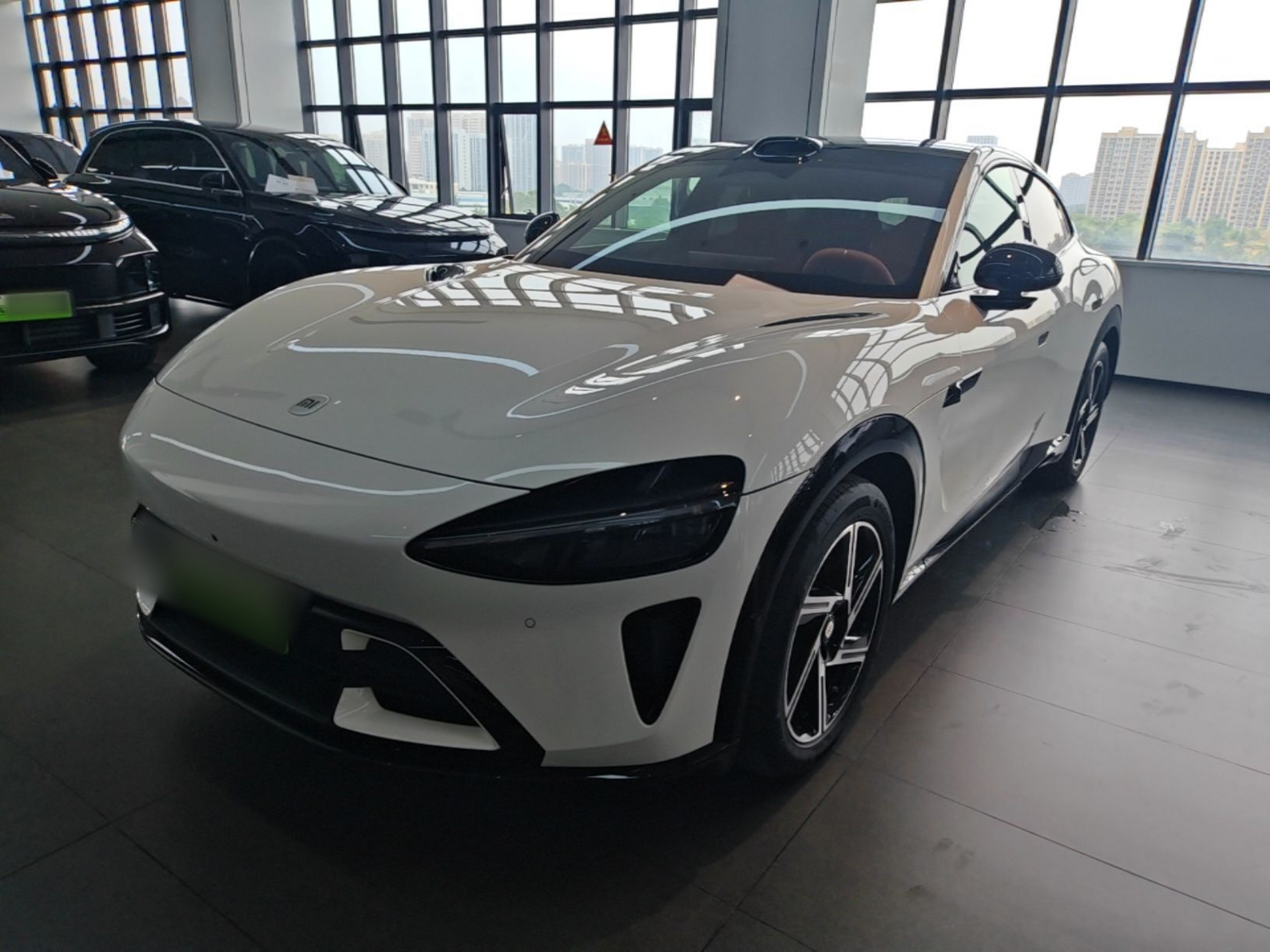 Unter der Vorderseite des Autos
