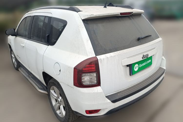 Used Jeep Compass 2015 2.0L two-wheel drive sport version
