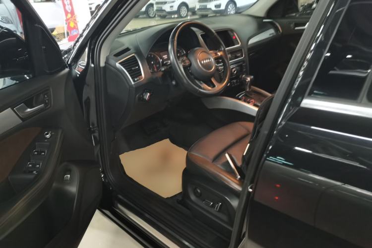 Used Audi Q5 2017 Plus 40 TFSI Technology Model