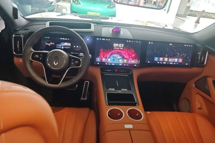 Used Hima AITO M8 2025 Model Pure Electric Max+ Five-Seat Long-Range Version Center Console