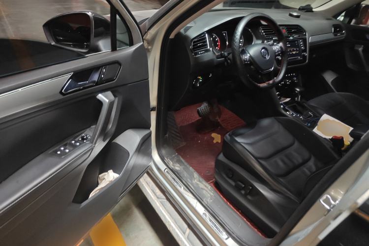 Used Volkswagen Tiguan L 2017 330TSI Automatic Two-Wheel Drive Luxury Edition Driver Seat