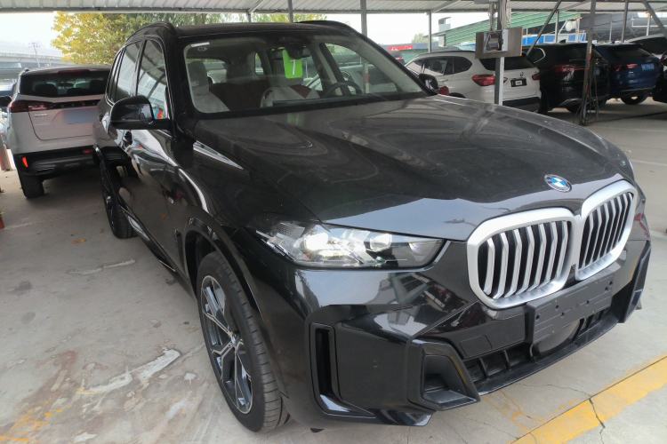 Used BMW X5 2023 xDrive 30Li Luxury M Sport Night Edition Package Front Right 45 Deg