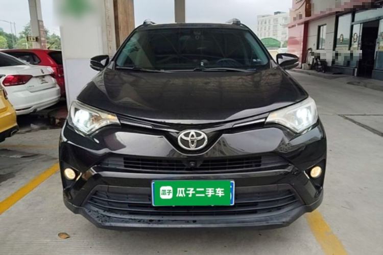 Used Toyota RAV4 2019 2.0L CVT Two-Wheel Drive Luxury Version China VI Standard

