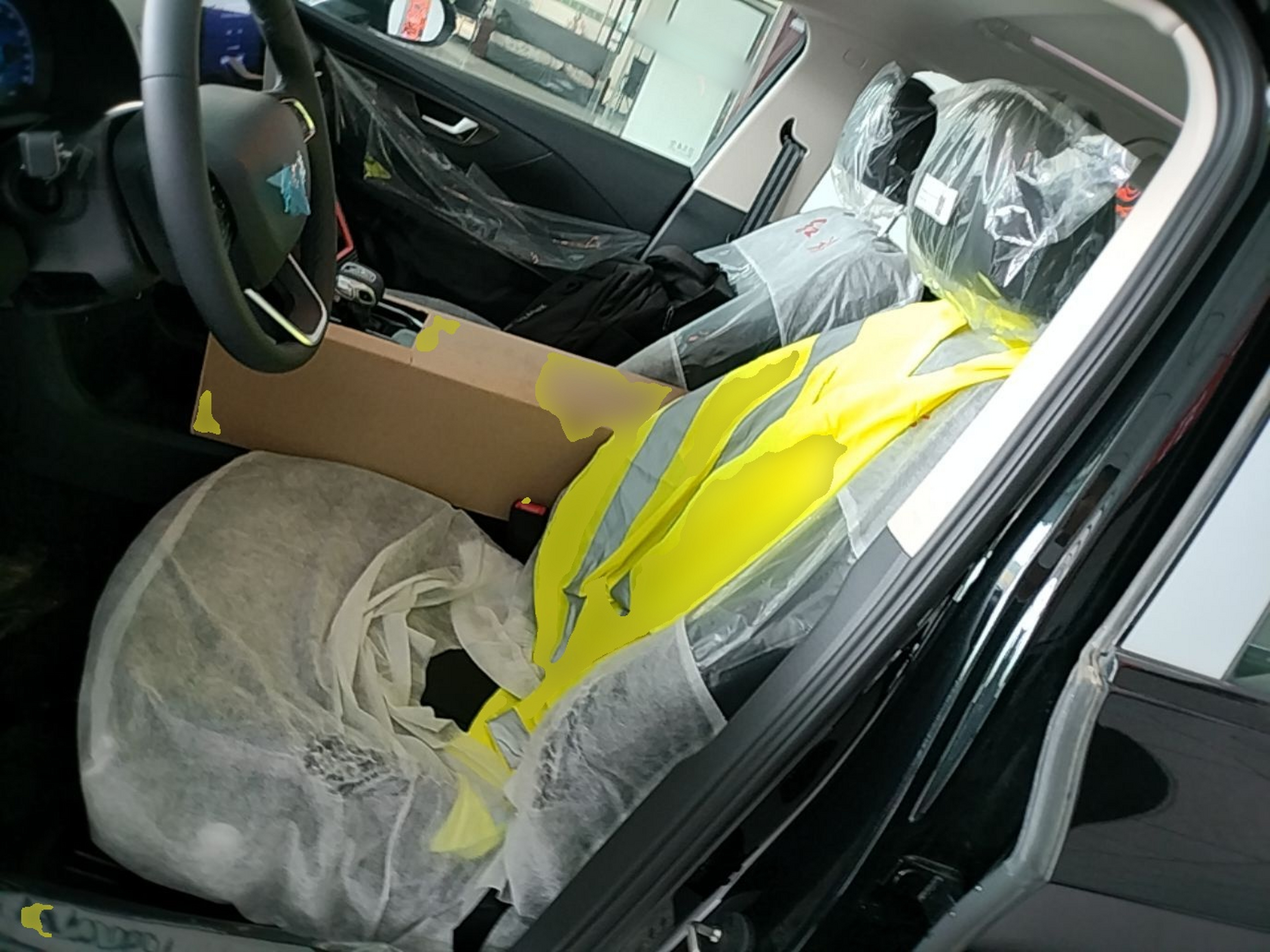 المقاعد الأمامية داخل السيارة