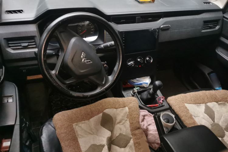 Used Wuling Hongguang PLUS 2019 1.5T Manual Standard Version 7 Seats Center Console