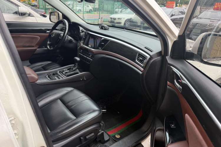 Used GAC Trumpchi GS8 2017 320T Two-Wheel Drive Luxury Smart Connectivity Version (7 Seats) Interior 8