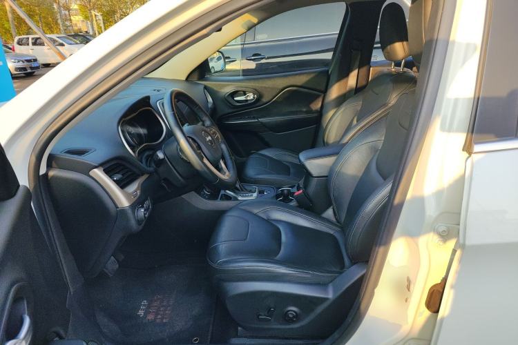 Used Jeep Cherokee 2017 2.0L Superior Edition