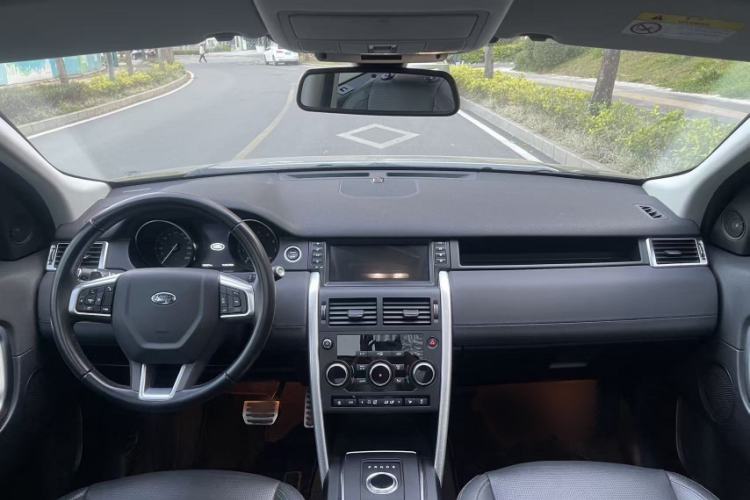 Used Land Rover Discovery Sport 2018 240 PS SE Version Interior 2