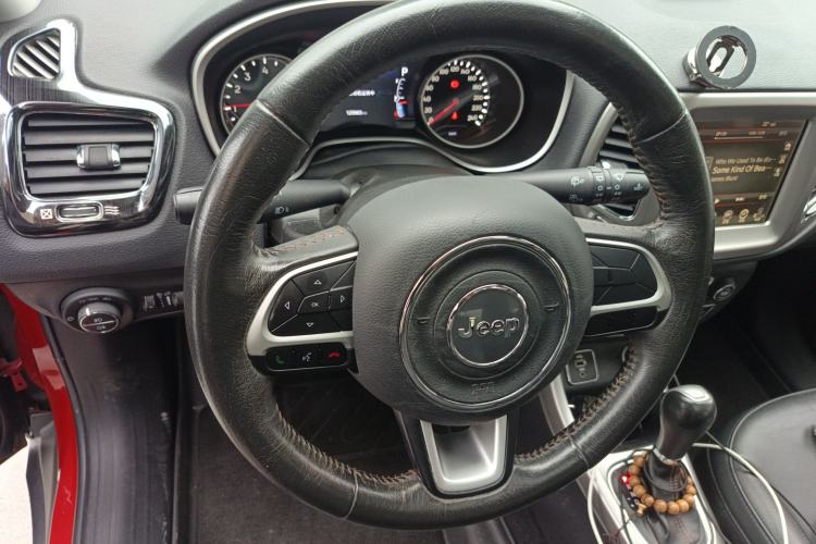 Used Jeep Compass 2017 200T Automatic Family Edition Steering Wheel