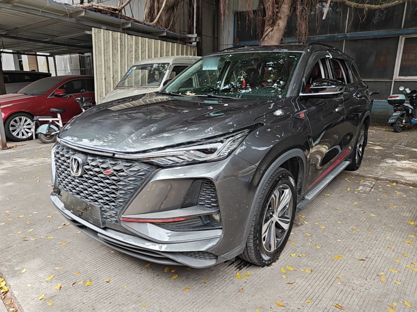Под передней частью автомобиля