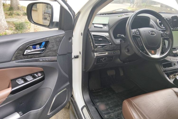 Used BYD Tang New Energy 2015 2.0T Four-Wheel-Drive Flagship Model
