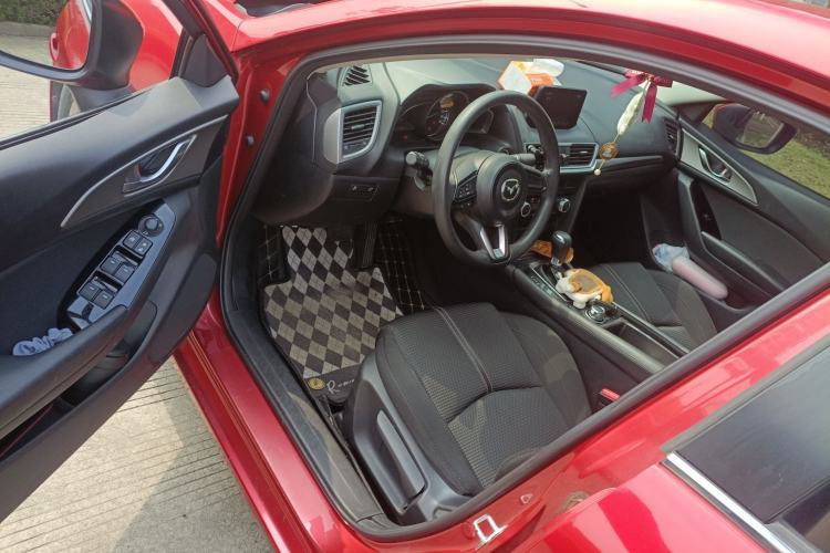 Used Mazda 3 Axela 2017 Sedan 1.5L Automatic Luxury Model Emission Standard China V
