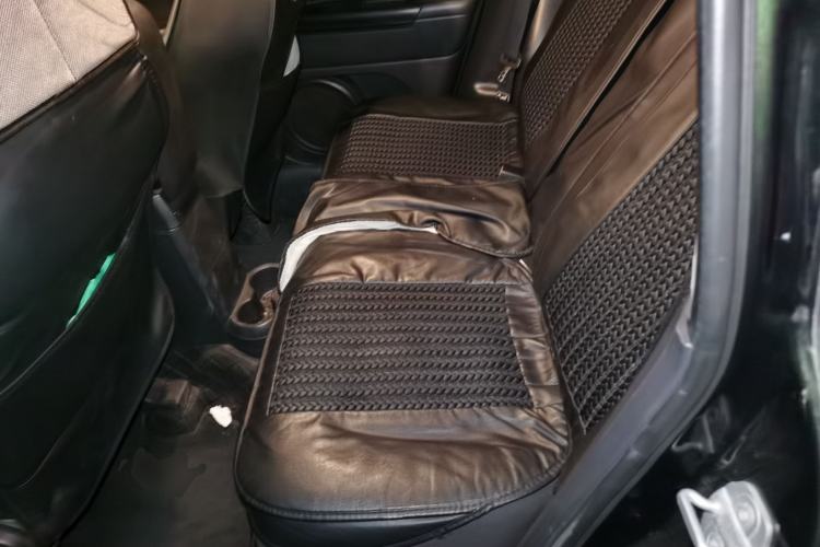 Used Jeep Compass 2007 2.4L four-wheel drive sport version Left Rear Seat