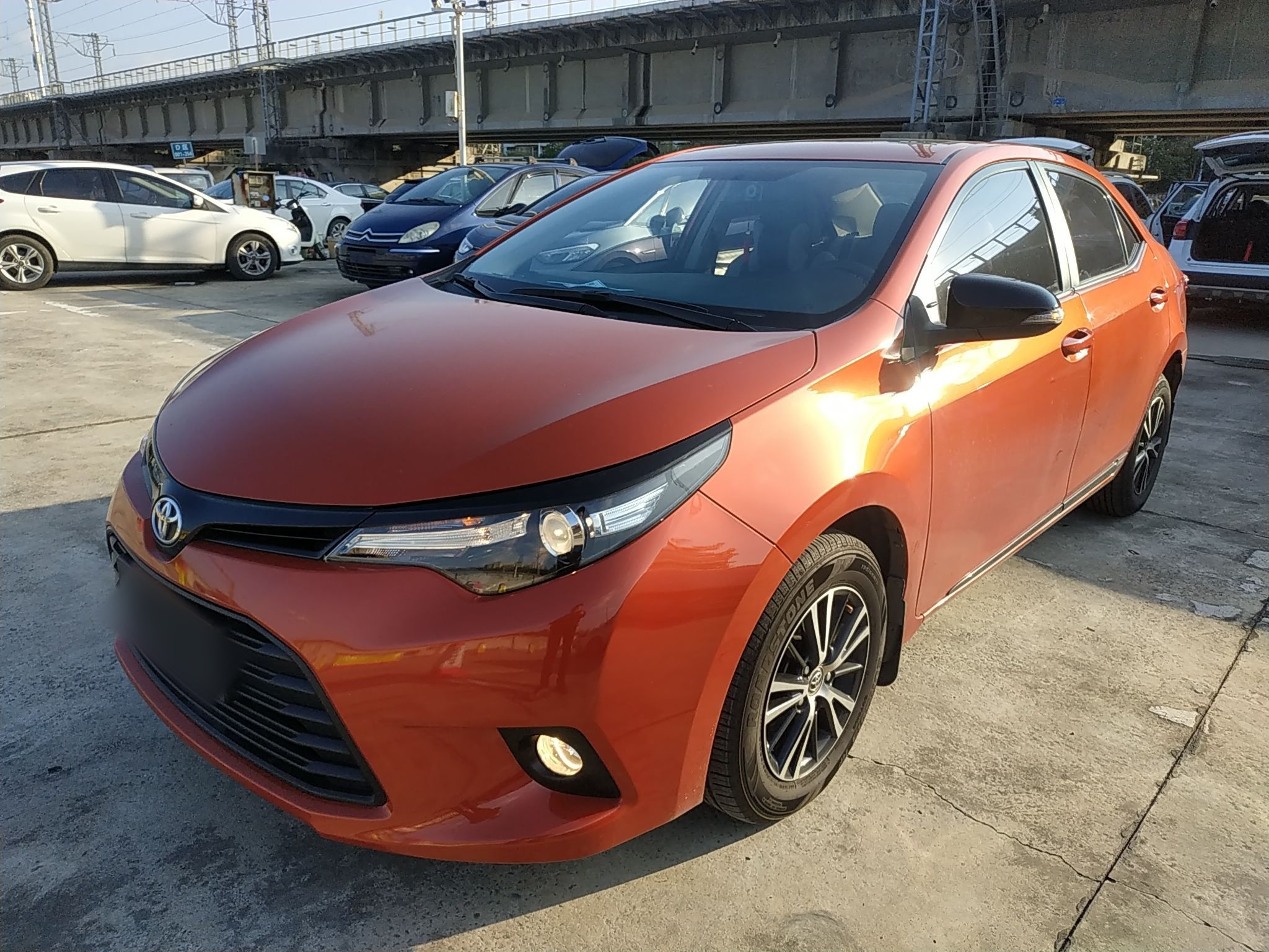 تحت مقدمة السيارة