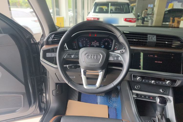 Used Audi Q3 2021 35 TFSI Fashionable and Elegant Model Steering Wheel