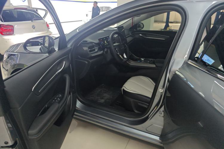 Used BYD Destroyer 05 2024 HONOR Edition DM-i 55KM Luxury Model Driver Seat