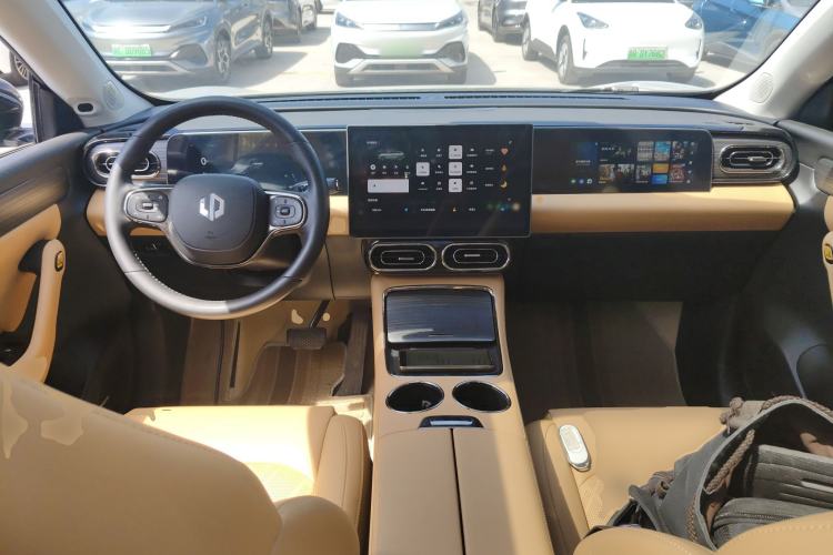 Used Leapmotor C11 2024 All-Electric 580 Luxury Edition Center Console