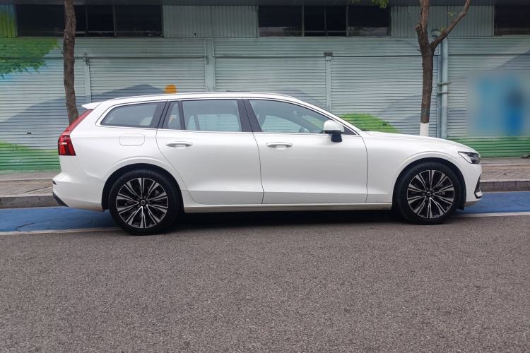 Used Volvo V60 2024 B5 Zhiyuan Luxury Edition
