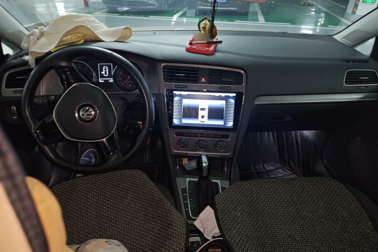 Used Volkswagen Golf 2016 1.6L Automatic Comfort Model Center Console