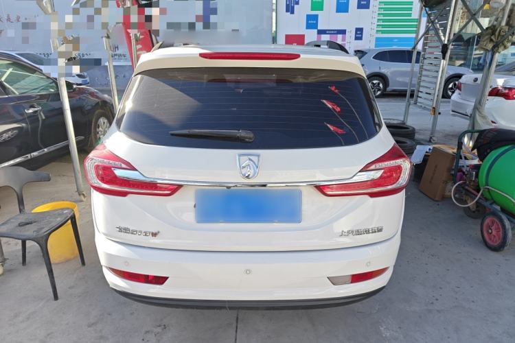 Used Baojun 310W 2017 1.5L Manual Fashion Model China V