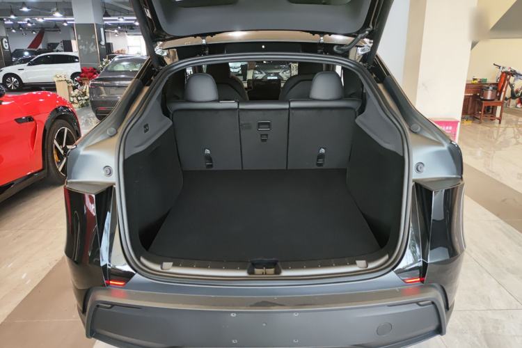 Used Tesla Model Y 2026 Long-Range All-Wheel-Drive Model
