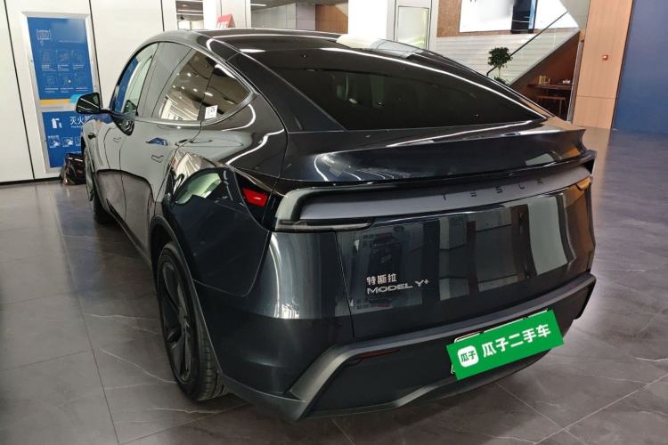 Used Tesla Model Y 2025 Long-Range All-Wheel-Drive Version
