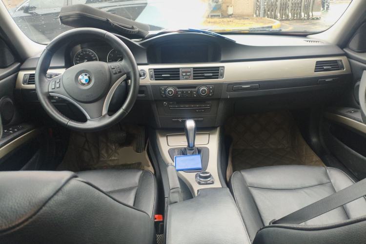 Used BMW 3 Series 2012 320i Luxury Edition Center Console