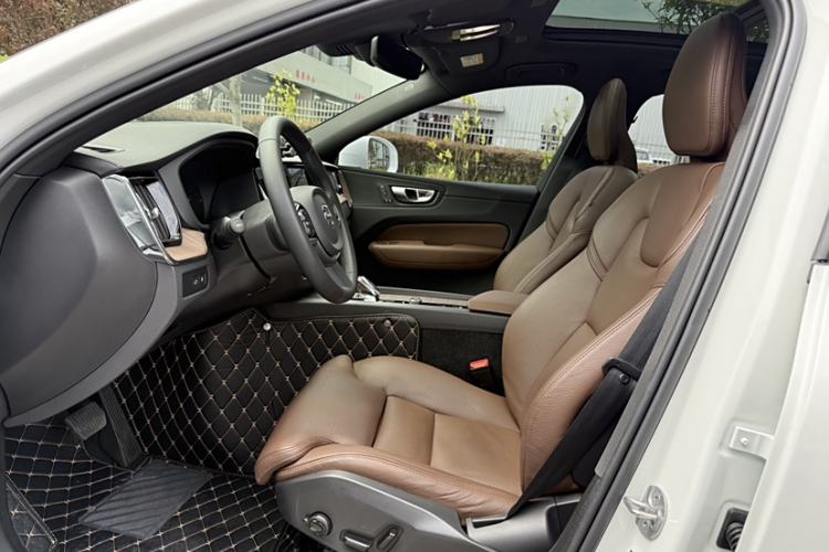 Used Volvo XC60 New Energy 2023 T8 Plug-in Hybrid Long-Range All-Wheel Drive Smart Luxury Edition
