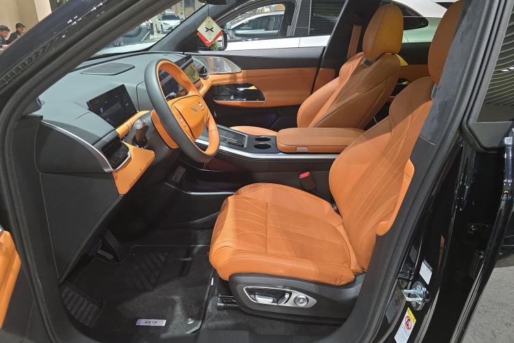 Used XPeng G9 2025 625 Long-Range Max Left Front Seat
