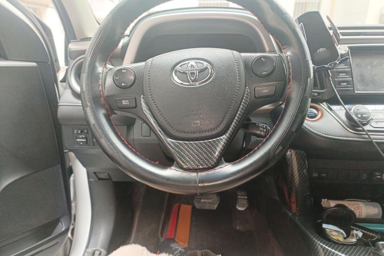 Used Toyota RAV4 2016 2.0L CVT Two-Wheel Drive Fashion Edition China V Standard