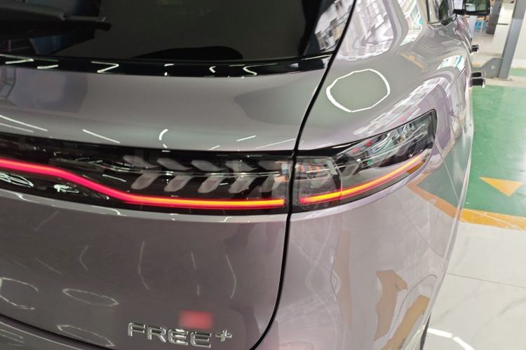 Used VOYAH FREE 2025 Model FREE+ Four-Wheel-Drive Qiankun Edition Right Rear Taillight