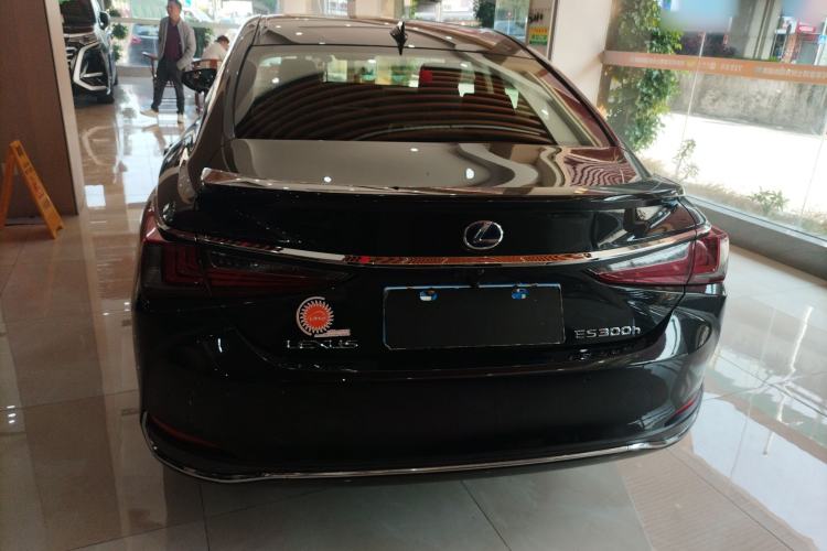 Used Lexus ES 2020 300h Premier Edition
