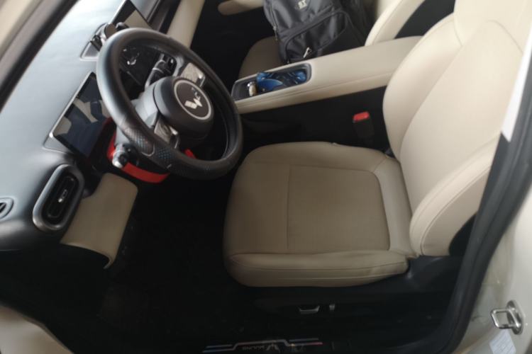 Used Wuling Bingo PLUS 2024 401 km Range 5-Seater Version Left Front Seat