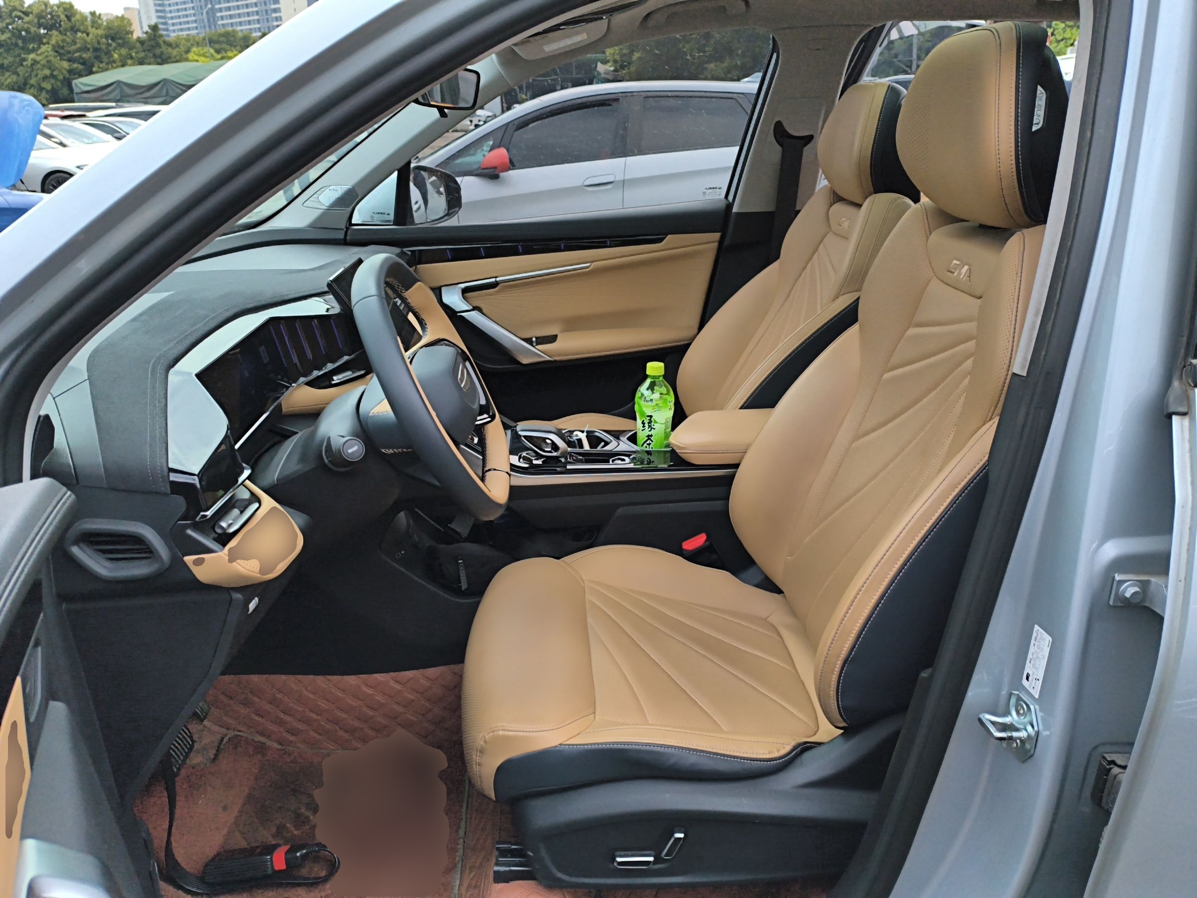 Переднее сиденье в автомобиле