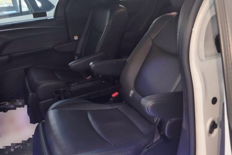 Used Toyota SIENNA 2023 2.5L Hybrid Deluxe Edition
