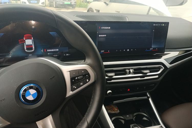 Used BMW i3 2024 eDrive 35 L Center Console