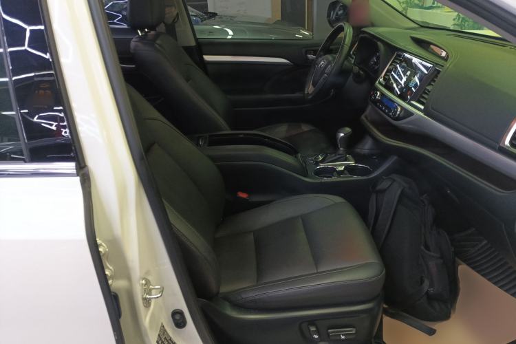 Used Toyota Highlander 2018 2.0T Two-Wheel Drive Luxury Edition 7 Seats China VI Standard Right Front Seat