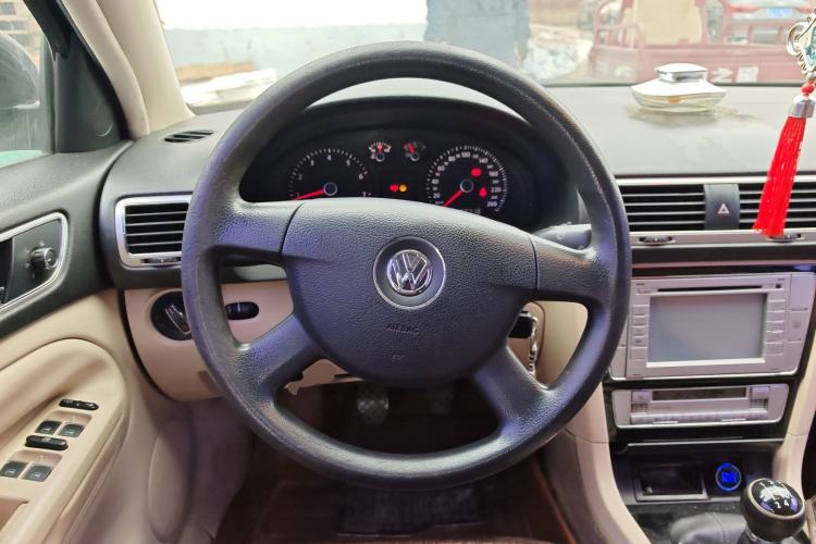 Used Volkswagen Passat 2009 2.0L MFI Manual Luxury Edition