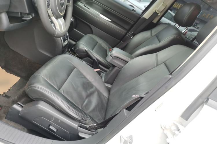 Used Jeep Compass 2015 2.0L Two-Wheel Drive Luxury Edition