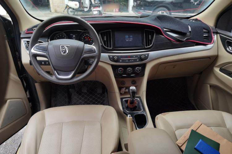 Used Baojun 730 2016 1.5L Manual Comfort Version 7 Seats China V Emission Standard Center Console