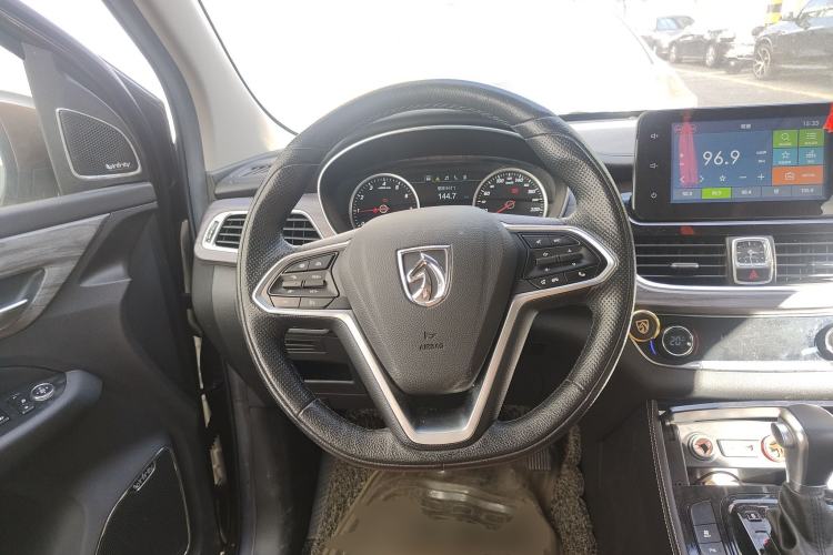 Used Baojun 730 2017 1.5T DCT Flagship Model 7 Seats China V Emission Standard Steering Wheel