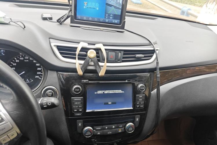 Used Nissan X-Trail 2014 2.5L CVT Luxury Edition 4WD Audio And AC Panel