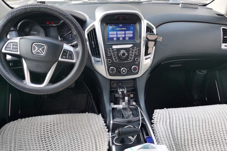 Used JMC Yusheng S350 2016 2.4T Automatic 2WD Diesel Luxury Version with Sunroof 5 Seats Center Console