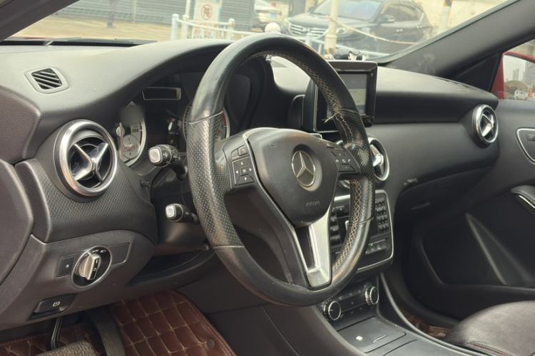 Used Mercedes-Benz A-Class 2013 A 200 Urban Edition Steering Wheel