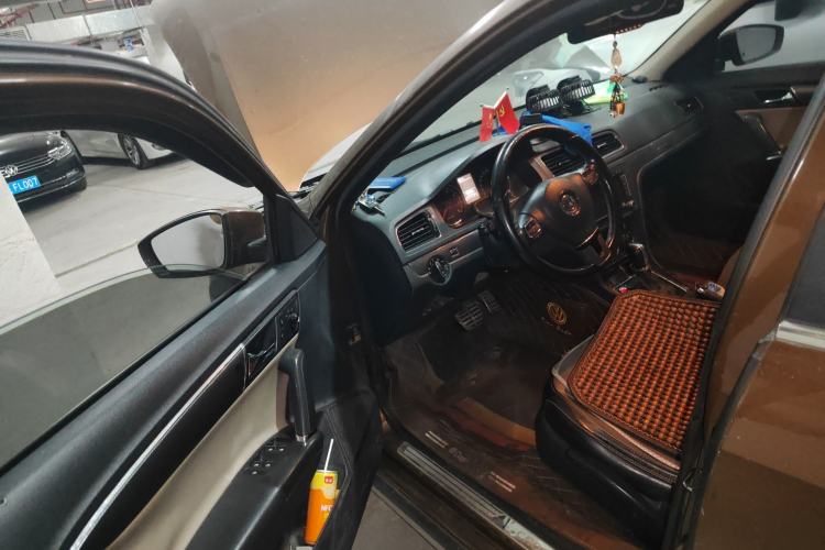 Used Volkswagen Cross Lavida 2014 1.4TSI DSG
