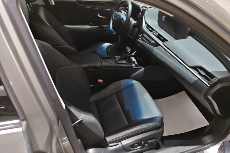 Used Lexus ES 2020 300h Premier Edition
