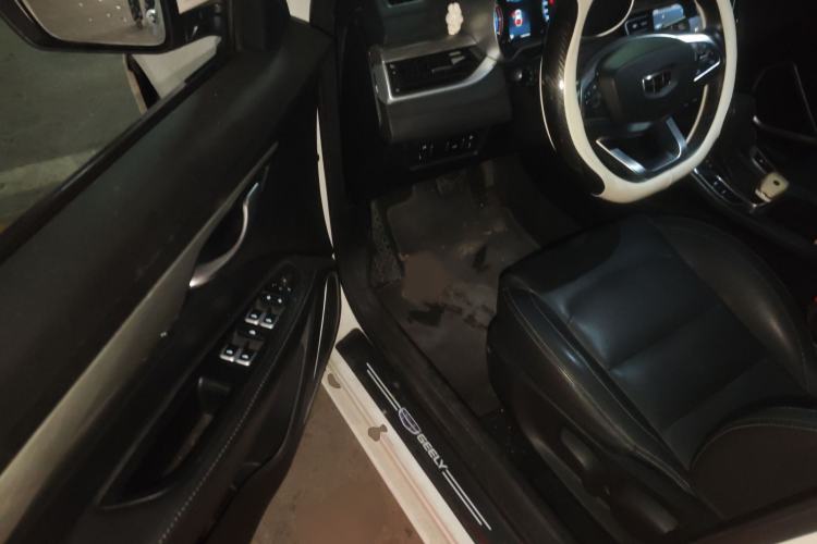 Used Geely Auto Emgrand 2019 Leading Edition 1.5L CVT Luxury Model China VI Standard Interior 3