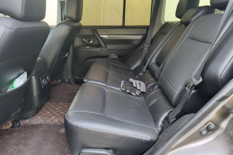 Used Mitsubishi Pajero 2010 3.0L Automatic Luxury Edition Left Rear Seat