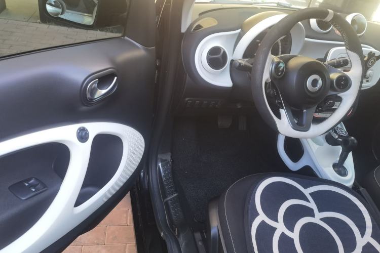Used smart fortwo 2015 1.0L 52 kW Hardtop Passion Edition