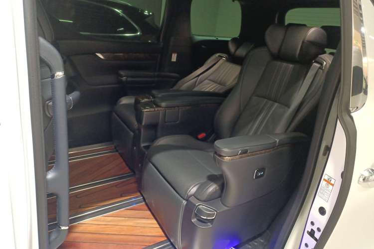 Used Toyota Vellfire 2021 Crown Dual-Engine 2.5L HV Prestige Edition